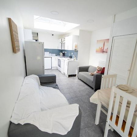 Stay Sa Cosy Equipped Studios Available 10 Mins From The City! Free Wifi &50" Smart Tv'S! Бирмингем Экстерьер фото