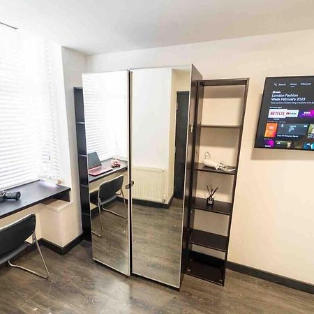 Stay Sa Cosy Equipped Studios Available 10 Mins From The City! Free Wifi &50" Smart Tv'S! Бирмингем Экстерьер фото