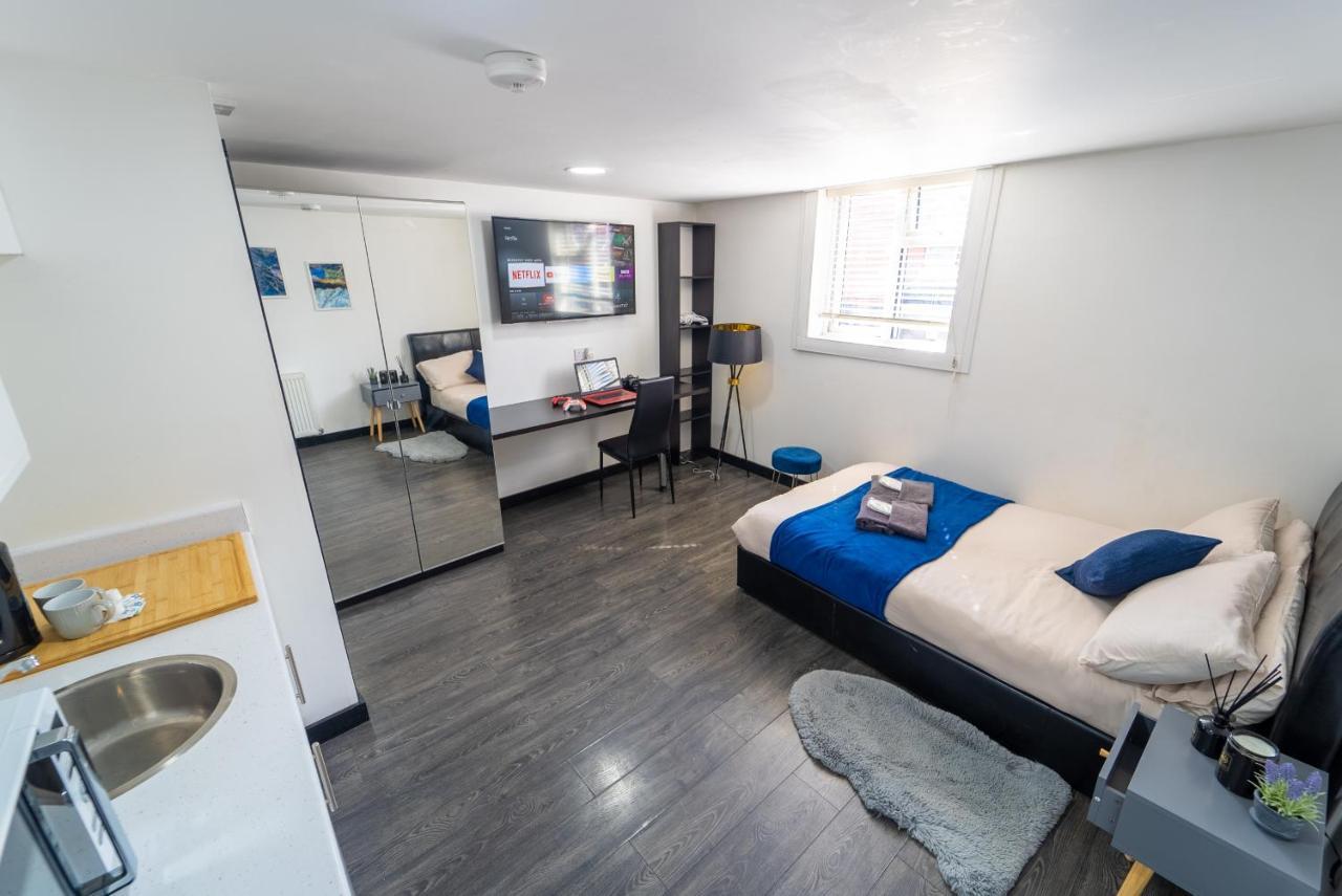 Stay Sa Cosy Equipped Studios Available 10 Mins From The City! Free Wifi &50" Smart Tv'S! Бирмингем Номер фото