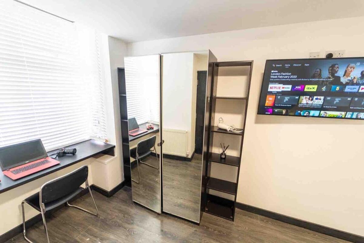 Stay Sa Cosy Equipped Studios Available 10 Mins From The City! Free Wifi &50" Smart Tv'S! Бирмингем Экстерьер фото